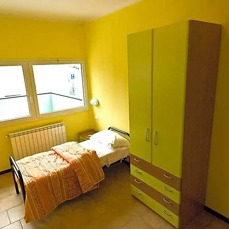 Hostel Casthello Di Vallecamonica - *